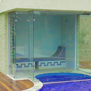 PISCINA COM SAUNA INTEGRADA